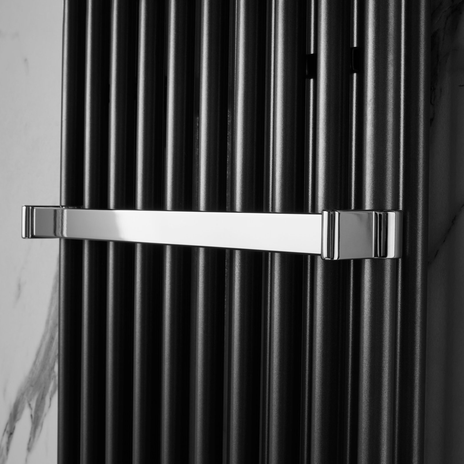 Zehnder Charleston Bar 3 Column Radiator - Image 4